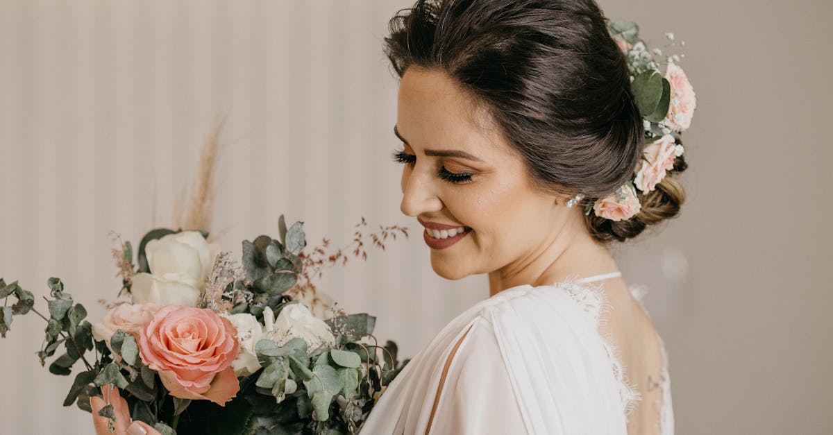découvrez des idées de coiffures de mariage élégantes et tendances pour sublimer votre journée spéciale. inspirez-vous de nos suggestions de styles adaptés à toutes les longueurs de cheveux et à chaque personnalité de mariée.