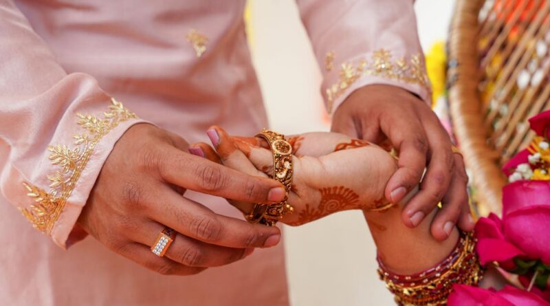 découvrez notre collection de bijoux de mariage raffinés : colliers, boucles d’oreilles et accessoires élégants pour sublimer chaque mariée le jour j.