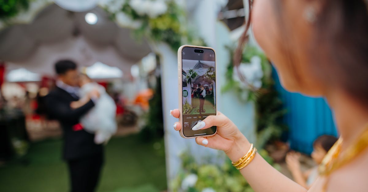 découvrez l'élégance des faire-part de mariage numériques : pratiques, personnalisables et écologiques. invitez vos proches en toute simplicité avec des invitations digitales uniques et raffinées.