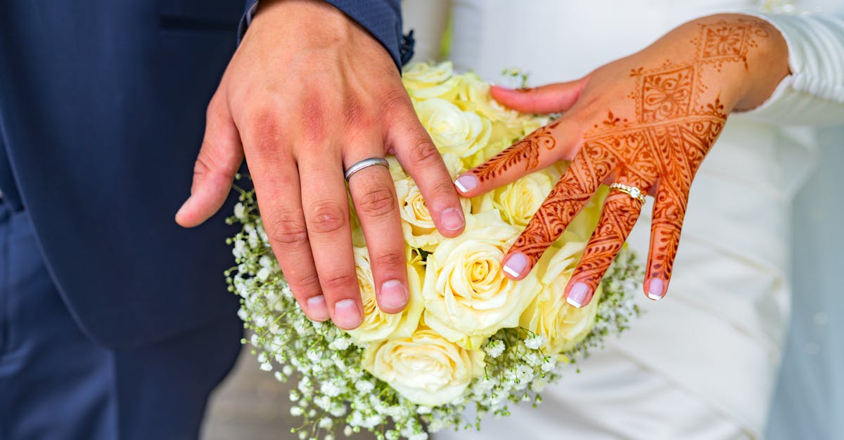 découvrez notre sélection d’accessoires élégants pour le marié : boutons de manchette, cravates, nœuds papillon, ceintures et plus. complétez votre tenue de mariage avec style!