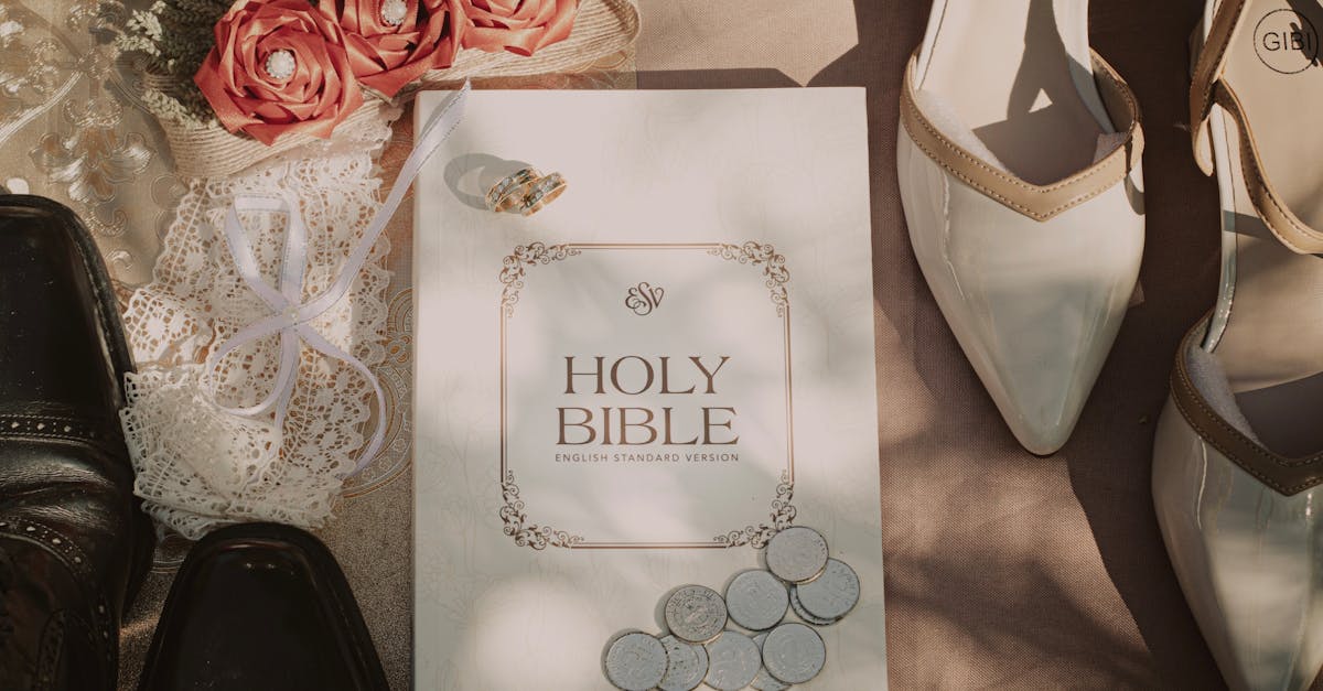 découvrez une sélection élégante d’accessoires pour le marié : nœuds papillon, boutons de manchette, ceintures, et plus encore. parfaits pour compléter votre tenue de mariage avec style !