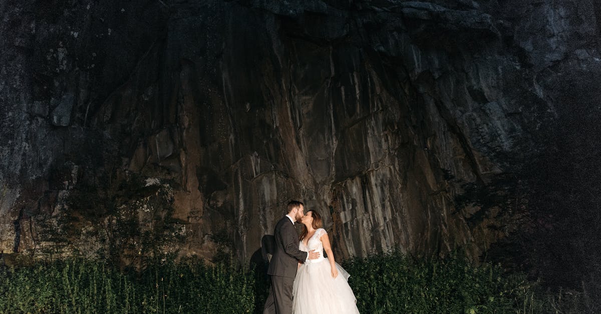 organisez un mariage inoubliable à la montagne : cadre romantique, paysages époustouflants et ambiance féerique pour célébrer votre amour en altitude. découvrez nos idées et conseils pour un mountain wedding parfait !