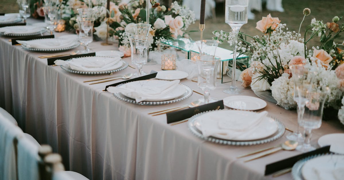 découvrez des idées inspirantes de décoration pour un mariage en plein air : arches fleuries, lanternes romantiques, centres de table naturels et ambiance féerique, pour un jour inoubliable sous le ciel.