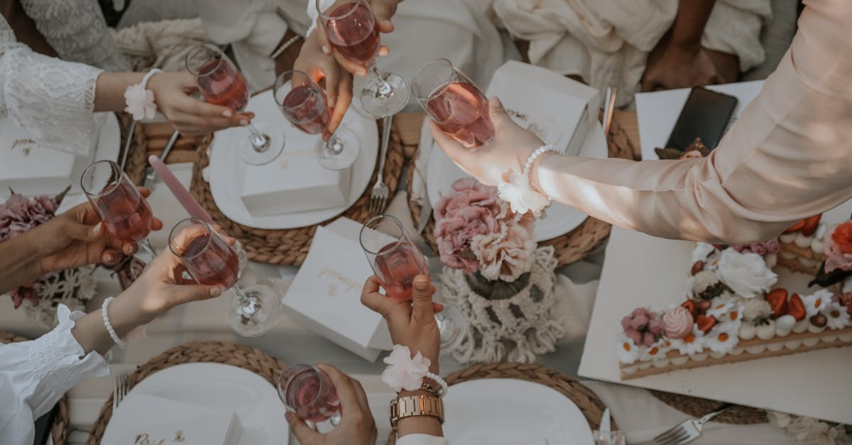 découvrez nos idées et conseils pour organiser un wedding brunch inoubliable : menu gourmand, ambiance conviviale et astuces pour prolonger la fête avec vos proches après le mariage.