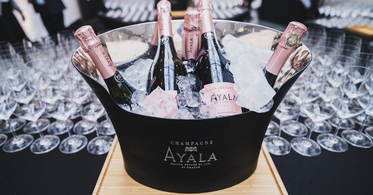 découvrez des idées de cocktails raffinés et originaux pour sublimer votre mariage. recettes, conseils et inspirations pour un apéritif inoubliable lors de votre réception de mariage.