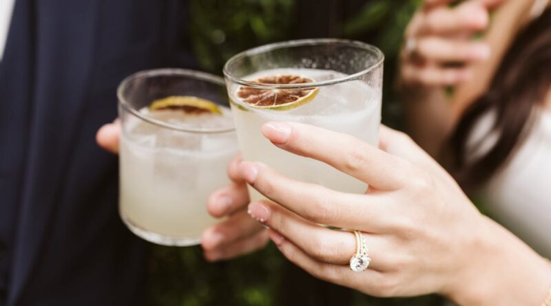 découvrez des idées originales de cocktails de mariage pour ravir vos invités. recettes, conseils et inspirations pour sublimer votre réception avec des boissons élégantes et festives.