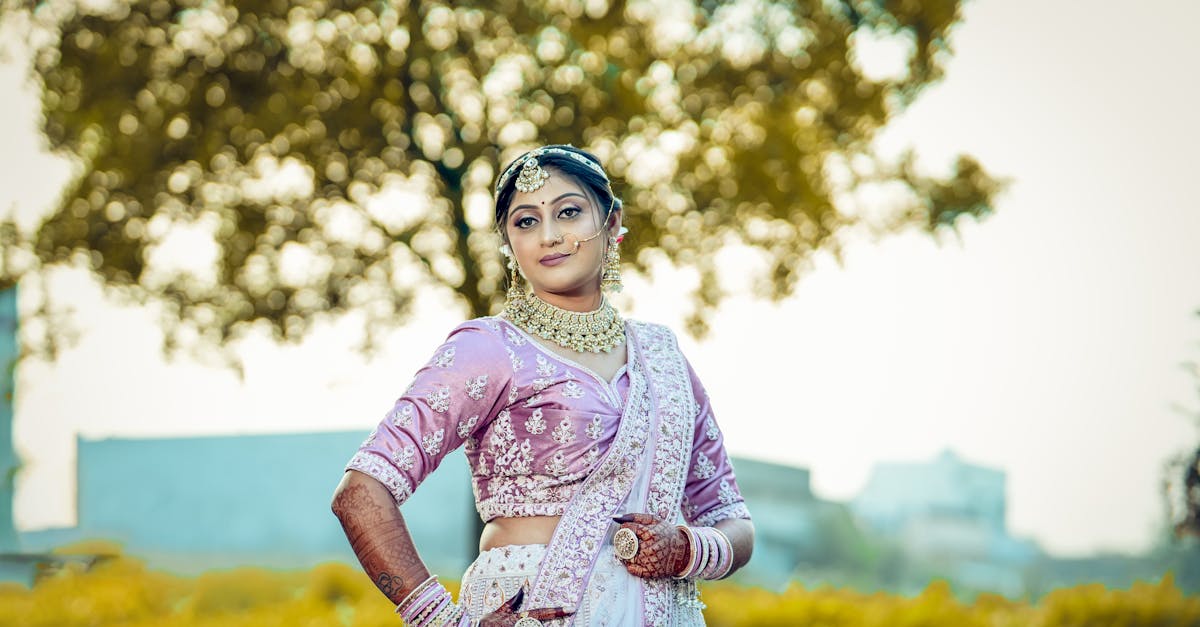 découvrez les dernières tendances de robes de mariée : styles, matières et couleurs incontournables pour un mariage inoubliable en 2024. inspirez-vous pour choisir la robe parfaite !