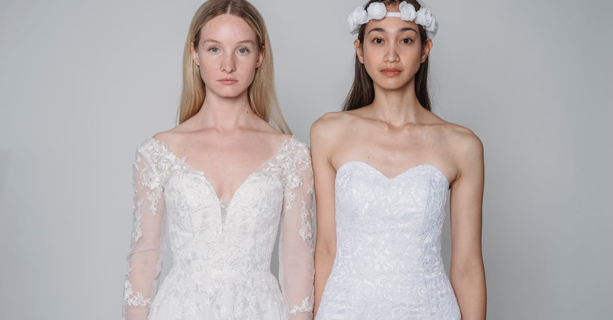 découvrez les dernières tendances de robes de mariée : styles, coupes, tissus et couleurs incontournables pour un look de mariage inoubliable. inspirez-vous pour trouver la robe parfaite !