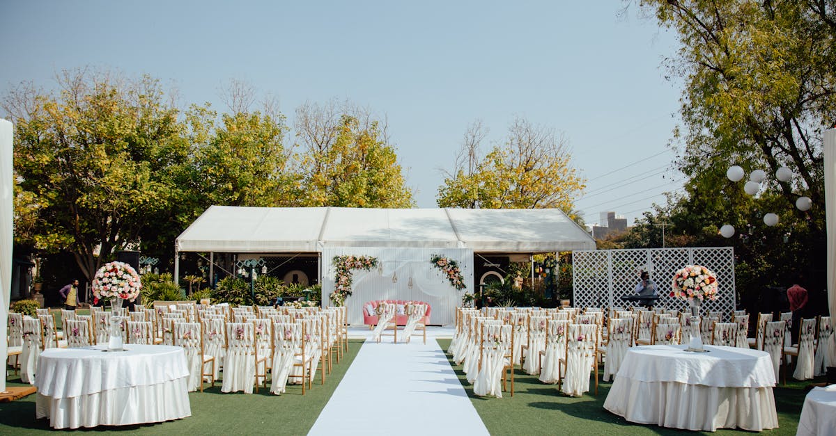 organisez le mariage de vos rêves sans stress grâce à nos services de wedding planner : conseils personnalisés, gestion complète de votre événement et accompagnement sur mesure pour un jour inoubliable.