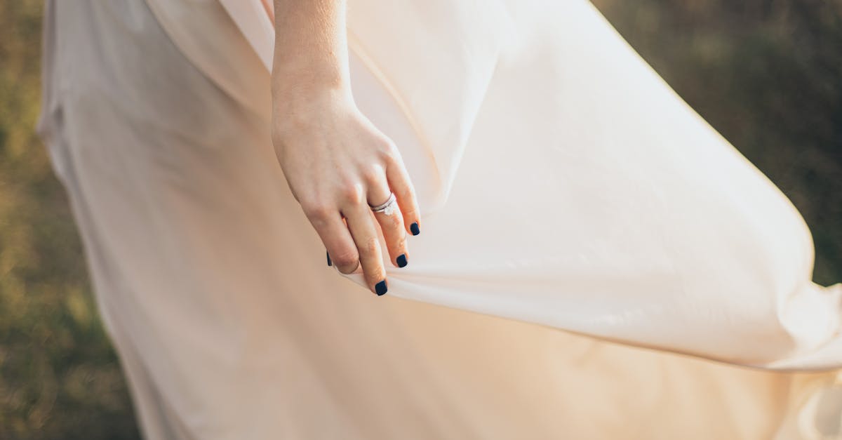 découvrez notre sélection de robes de mariée élégantes et tendances pour sublimer votre grand jour. trouvez la wedding dress idéale adaptée à votre style et à votre silhouette parmi nos collections uniques.