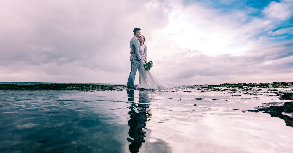 découvrez notre sélection élégante de robes de mariée, alliant tendances modernes et tradition. trouvez la robe parfaite pour votre mariage et vivez un jour inoubliable avec style et raffinement.