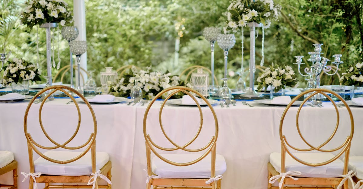 découvrez nos idées créatives de décoration de table de mariage pour sublimer votre réception : centres de table élégants, accessoires raffinés et inspirations tendance pour un mariage inoubliable.